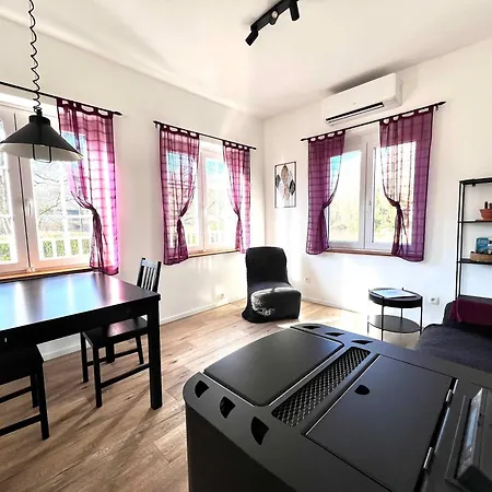 Dom wakacyjny Riverside Surrounded By Nature For Two